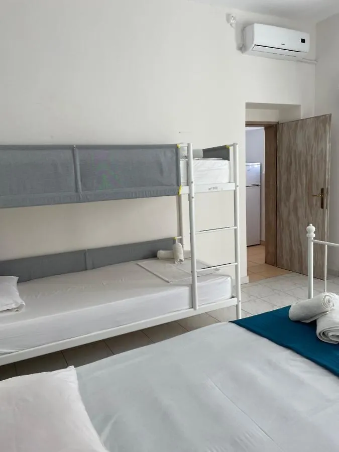 White Studios Himare 0*,  Albanien