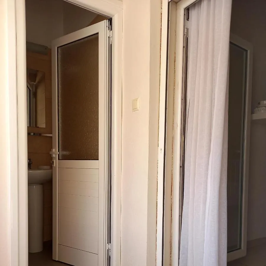 White Studios Himarë Apartahotel