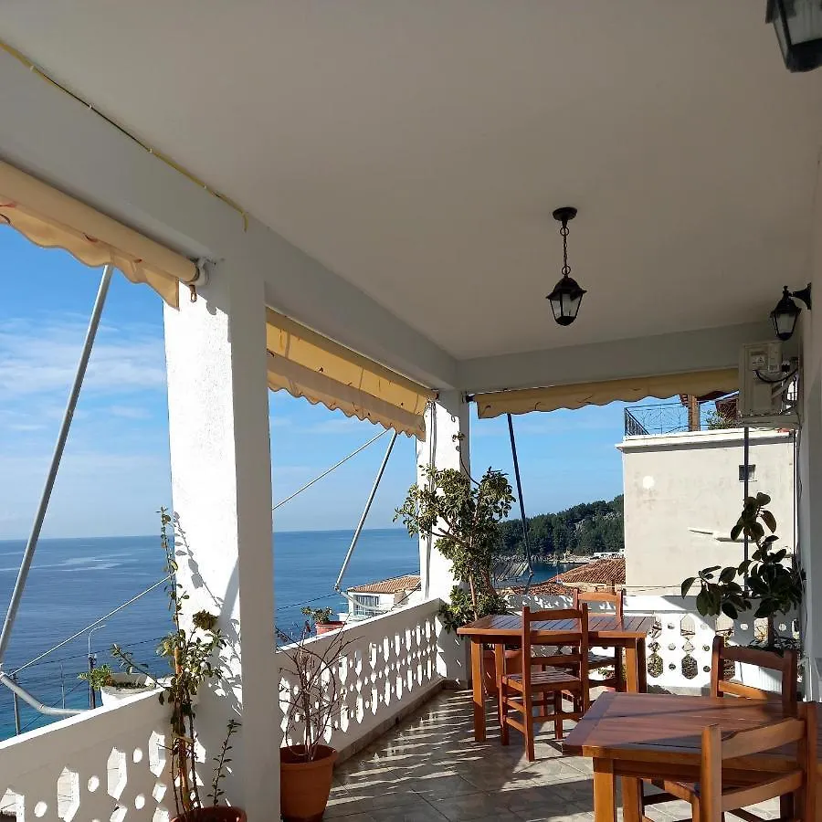 White Studios Himare Aparthotel