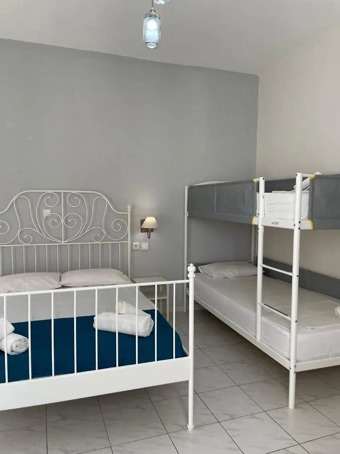 White Studios Himare Aparthotel