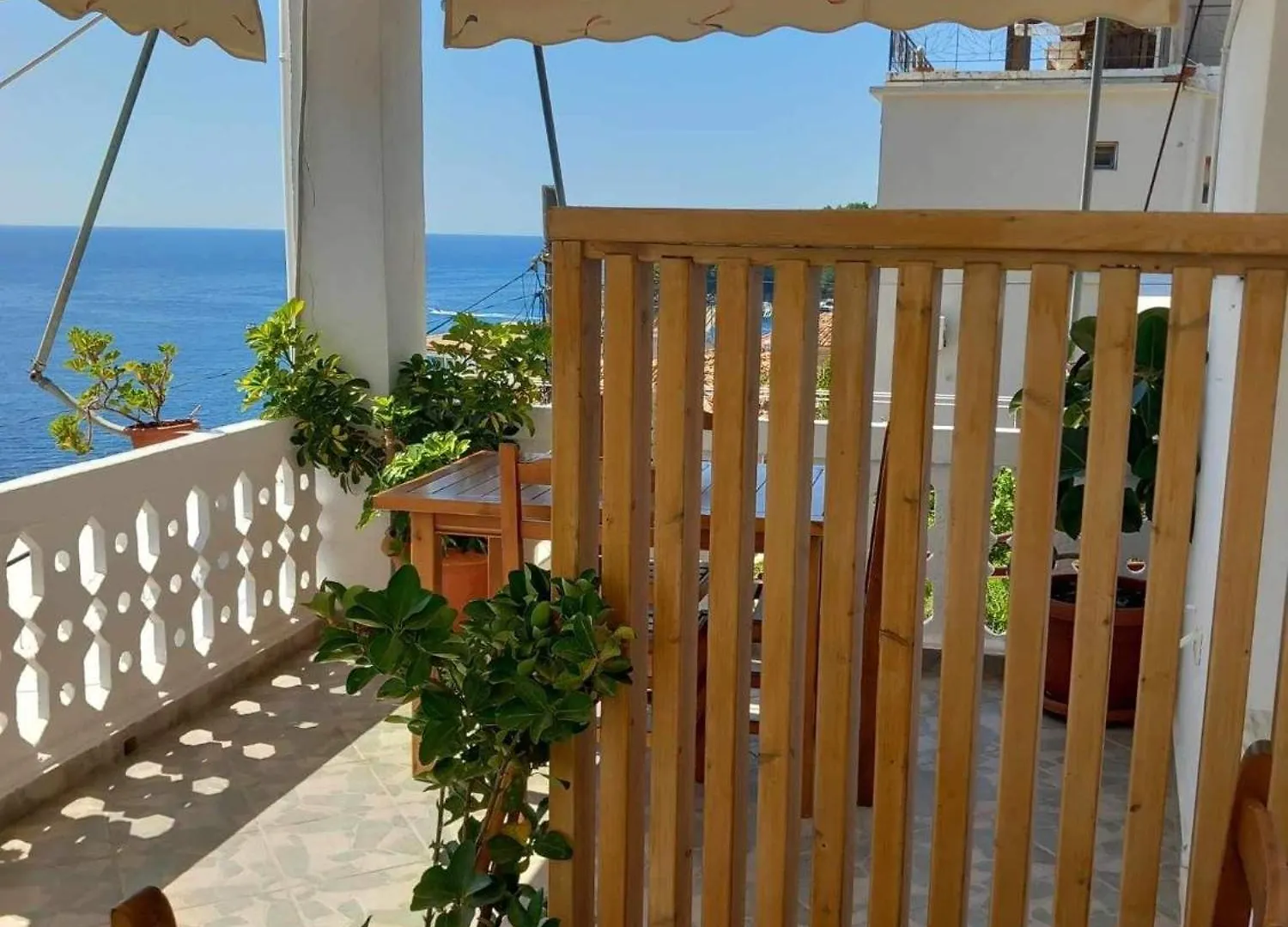 Aparthotel White Studios Himare