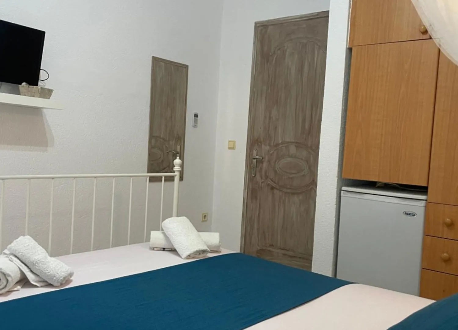 Aparthotel White Studios Himare Albania
