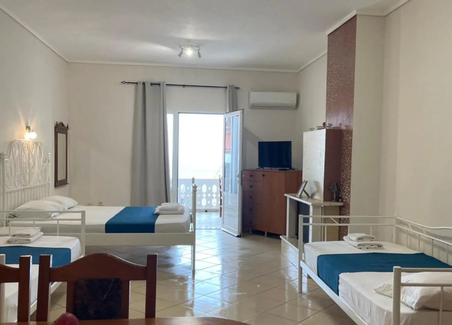 White Studios Himare 0*,  Albania