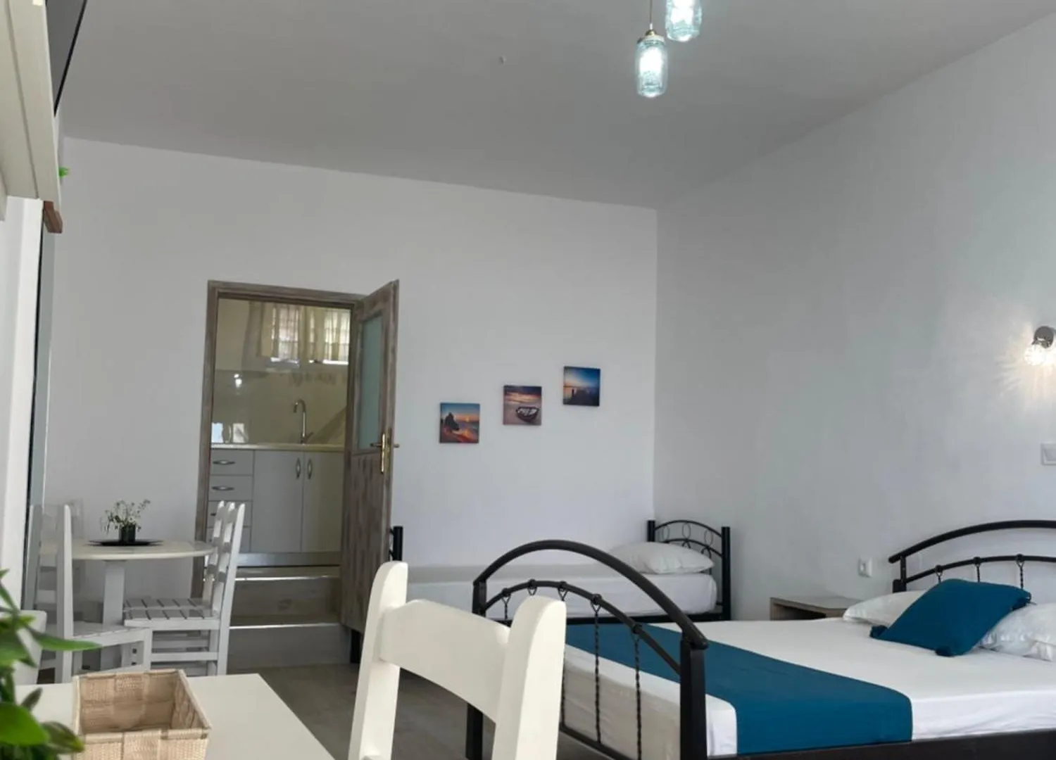 White Studios Himare 0*,  Albania