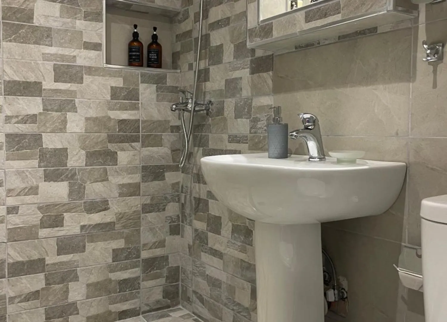 White Studios Himare 0*,  Albania